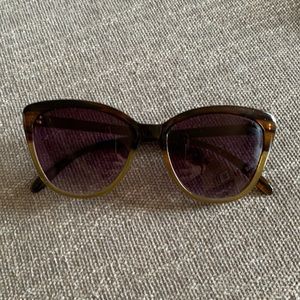 Large cat-eye sunglasses